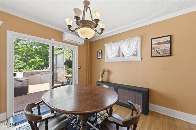 11 Freeman Road, Albany, NY 12208