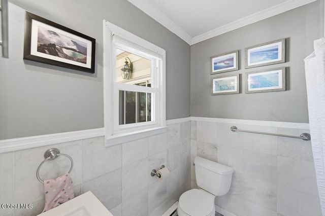 11 Freeman Road, Albany, NY 12208