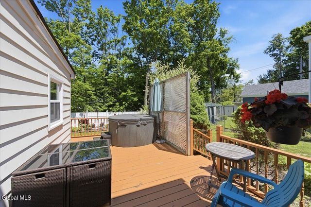11 Freeman Road, Albany, NY 12208