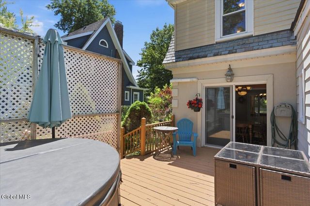 11 Freeman Road, Albany, NY 12208