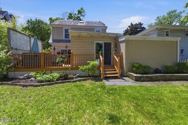 11 Freeman Road, Albany, NY 12208
