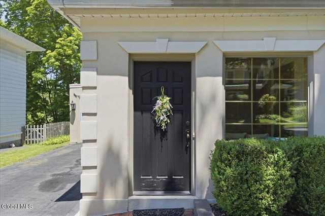 11 Freeman Road, Albany, NY 12208