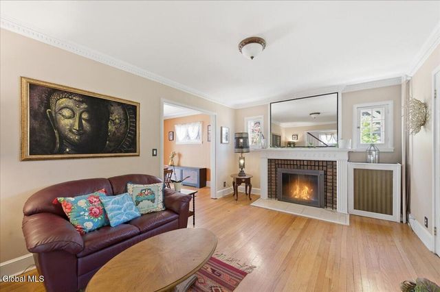 11 Freeman Road, Albany, NY 12208
