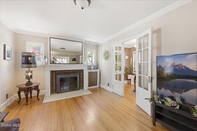 11 Freeman Road, Albany, NY 12208