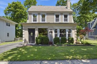 11 Freeman Road, Albany, NY 12208