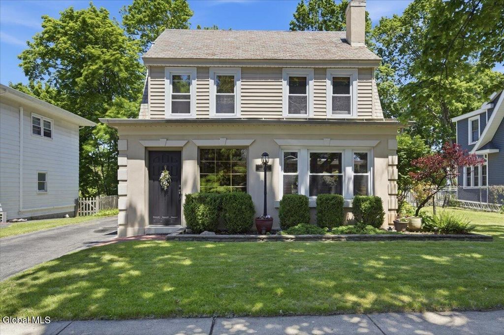 11 Freeman Road, Albany, NY 12208