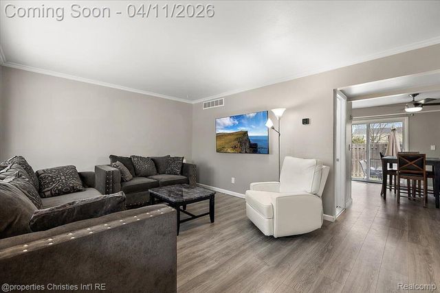 37589 Charter Oaks Blvd, Clinton Charter Township, MI 48036