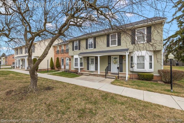 37589 Charter Oaks Blvd, Clinton Charter Township, MI 48036