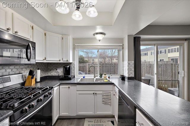 37589 Charter Oaks Blvd, Clinton Charter Township, MI 48036