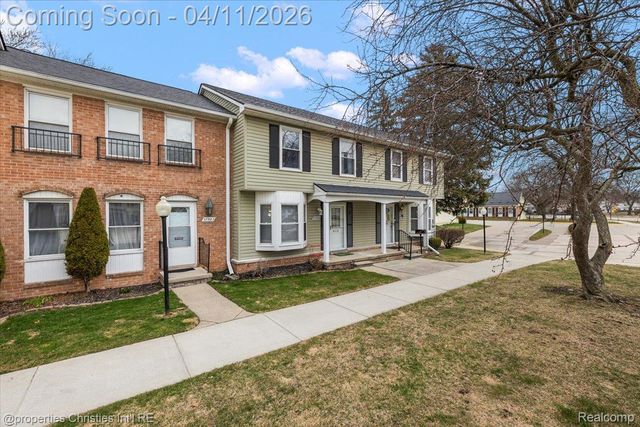 37589 Charter Oaks Blvd, Clinton Charter Township, MI 48036