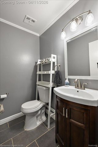 37589 Charter Oaks Blvd, Clinton Charter Township, MI 48036