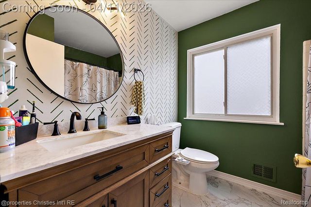 37589 Charter Oaks Blvd, Clinton Charter Township, MI 48036