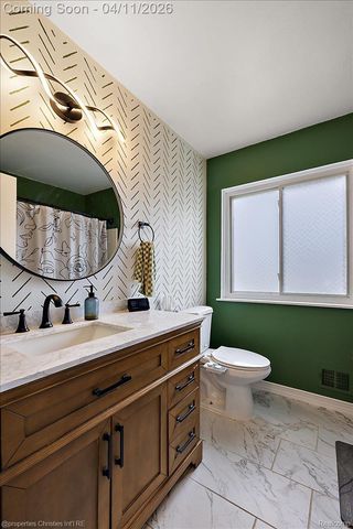 37589 Charter Oaks Blvd, Clinton Charter Township, MI 48036