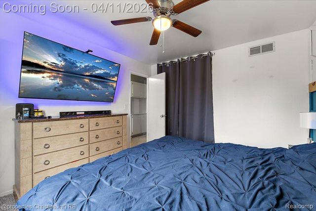 37589 Charter Oaks Blvd, Clinton Charter Township, MI 48036