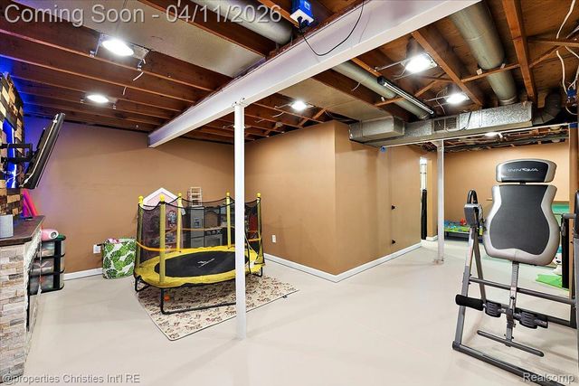 37589 Charter Oaks Blvd, Clinton Charter Township, MI 48036