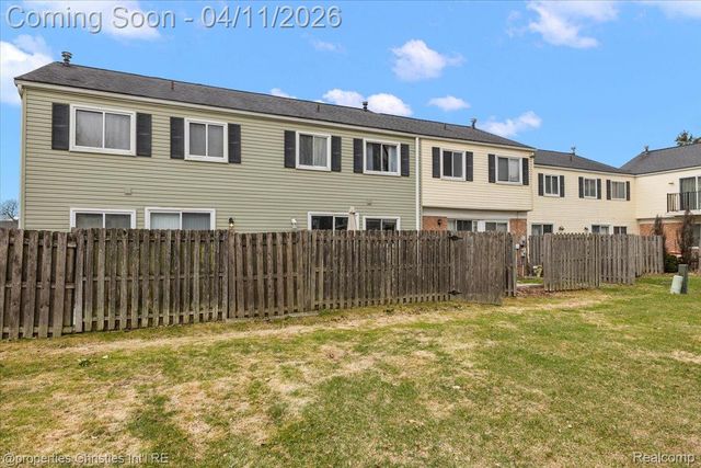 37589 Charter Oaks Blvd, Clinton Charter Township, MI 48036