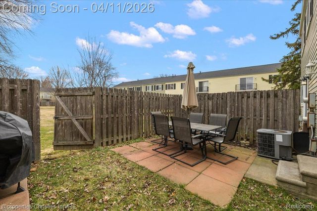 37589 Charter Oaks Blvd, Clinton Charter Township, MI 48036