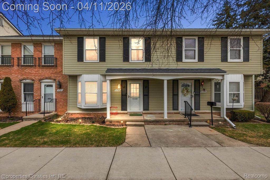 37589 Charter Oaks Blvd, Clinton Charter Township, MI 48036