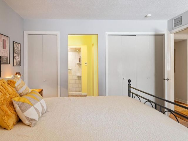 6075 Lincoln Drive 211, Edina, MN 55436