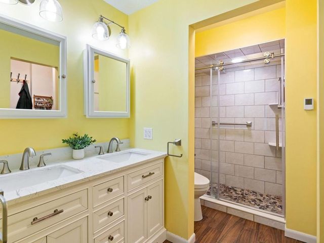 6075 Lincoln Drive 211, Edina, MN 55436