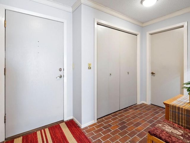 6075 Lincoln Drive 211, Edina, MN 55436