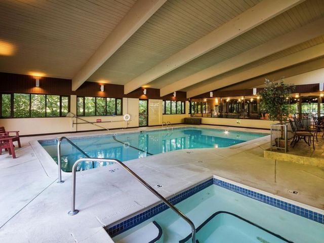 6075 Lincoln Drive 211, Edina, MN 55436