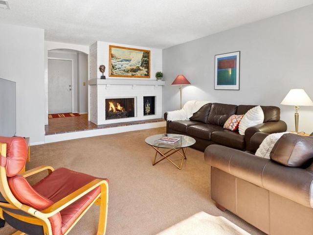 6075 Lincoln Drive 211, Edina, MN 55436