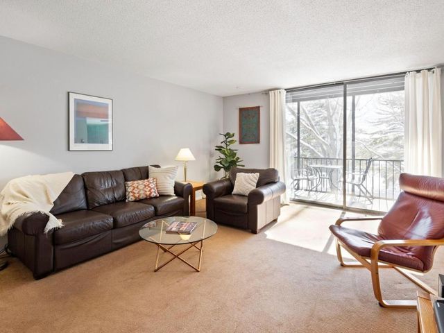 6075 Lincoln Drive 211, Edina, MN 55436