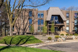6075 Lincoln Drive 211, Edina, MN 55436