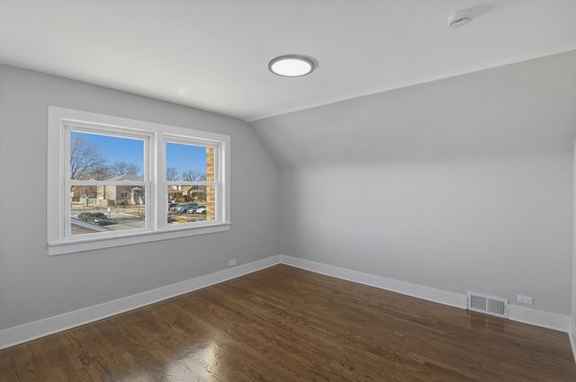 5400 S Nashville Avenue, Chicago, IL 60638