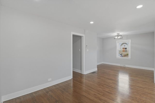 5400 S Nashville Avenue, Chicago, IL 60638