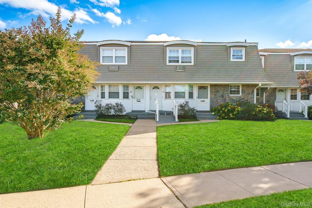 5215 Wilshire Lane 5215, Oakdale, NY 11769 — exterior