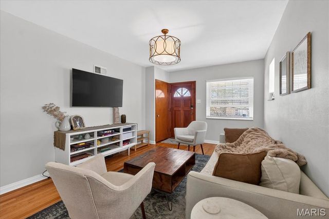 5028 Shrewsbury Avenue, St Louis, MO 63119