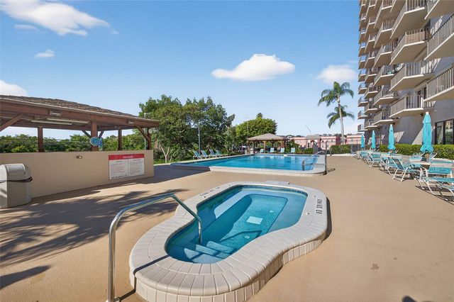 7050 SUNSET DRIVE S 601, South Pasadena, FL 33707