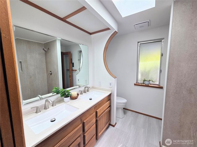 2941 Erlands Beach Loop NW, Bremerton, WA 98312