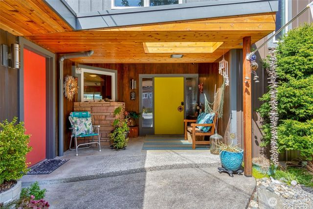 2941 Erlands Beach Loop NW, Bremerton, WA 98312