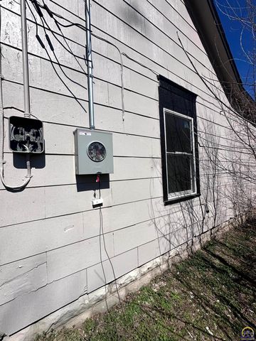 545 NE Sardou AVE, Topeka, KS 66608