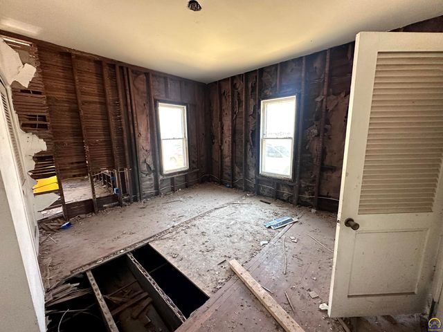 545 NE Sardou AVE, Topeka, KS 66608