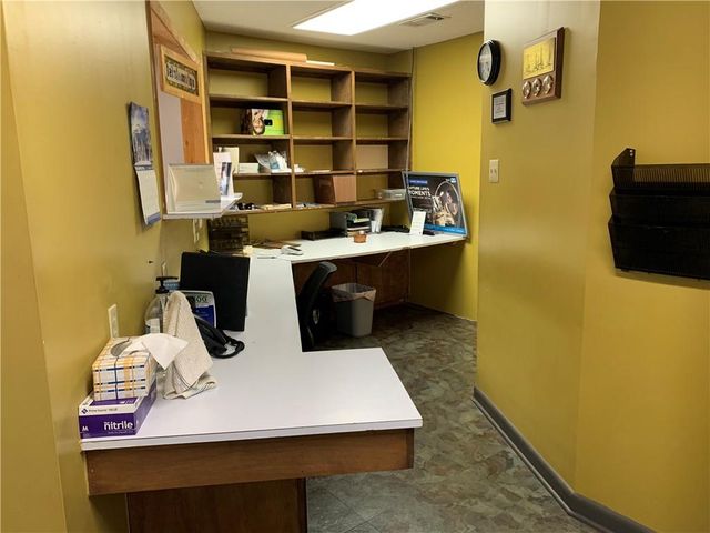 5504 SHREVEPORT Highway, Pineville, LA 71360