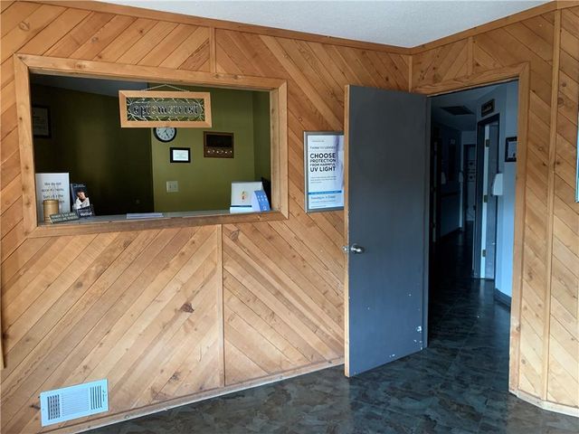 5504 SHREVEPORT Highway, Pineville, LA 71360