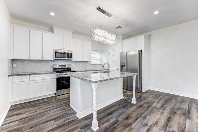 410 N 4th Street, Beasley, TX 77417