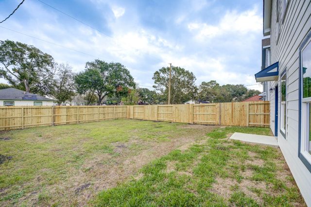 410 N 4th Street, Beasley, TX 77417