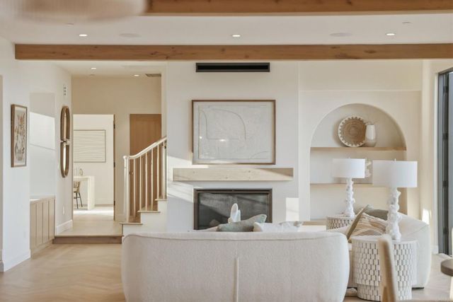 8341 La Jolla Scenic Drive N, La Jolla, CA 92037