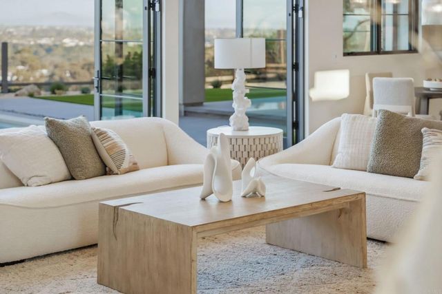 8341 La Jolla Scenic Drive N, La Jolla, CA 92037