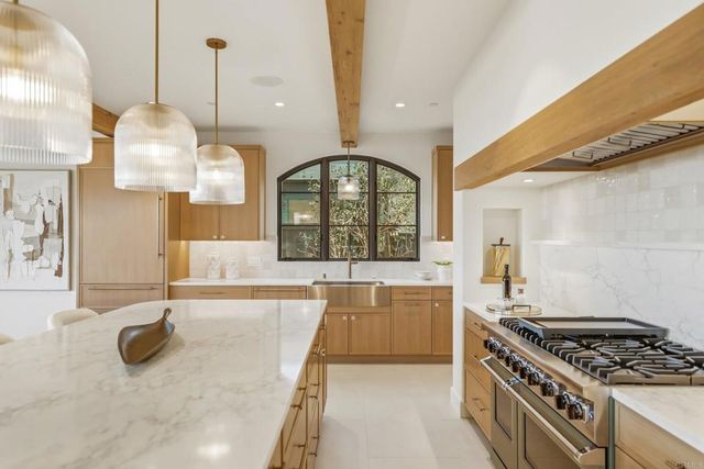 8341 La Jolla Scenic Drive N, La Jolla, CA 92037