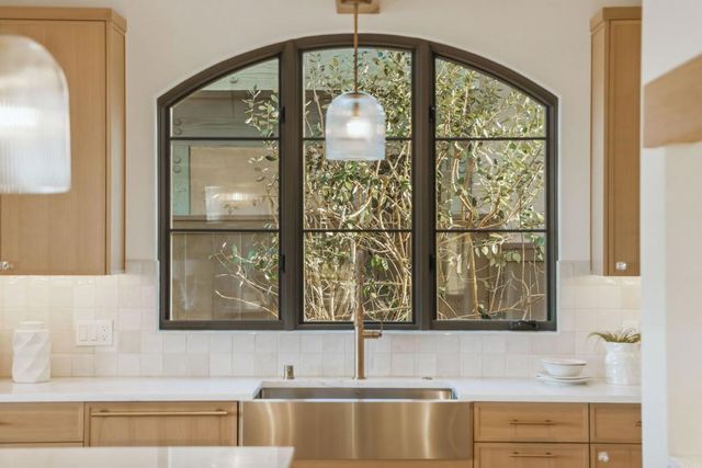 8341 La Jolla Scenic Drive N, La Jolla, CA 92037