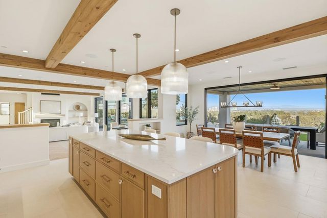 8341 La Jolla Scenic Drive N, La Jolla, CA 92037