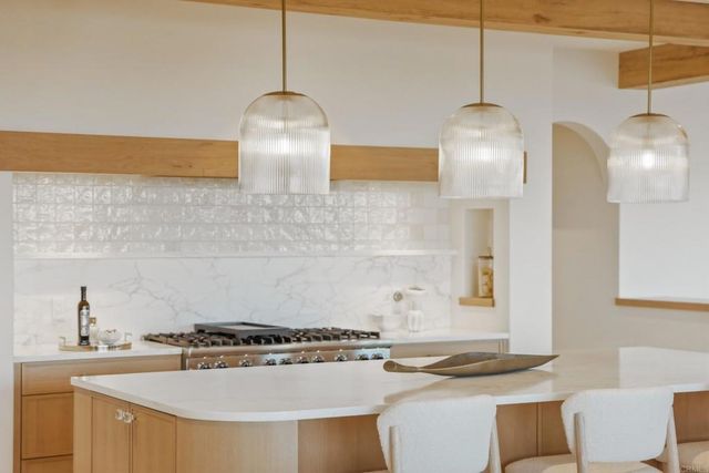 8341 La Jolla Scenic Drive N, La Jolla, CA 92037