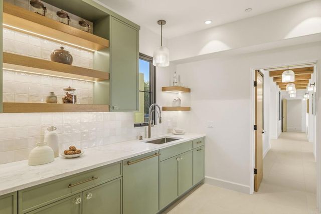 8341 La Jolla Scenic Drive N, La Jolla, CA 92037