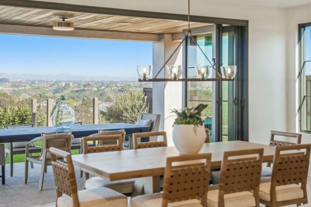 8341 La Jolla Scenic Drive N, La Jolla, CA 92037